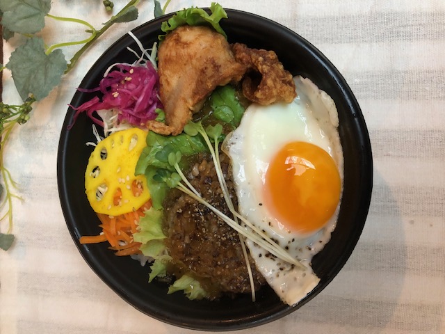 ★人気メニュー★ロコモコ丼です