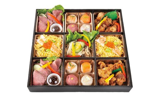 【やよい】ローストビーフ、からあげ、ちらし寿司、手まり寿司が２升ずつ