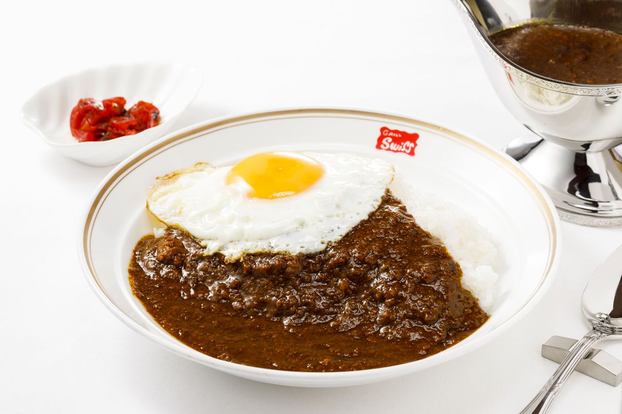 定番の組み合わせ　カレーライス＋目玉焼き