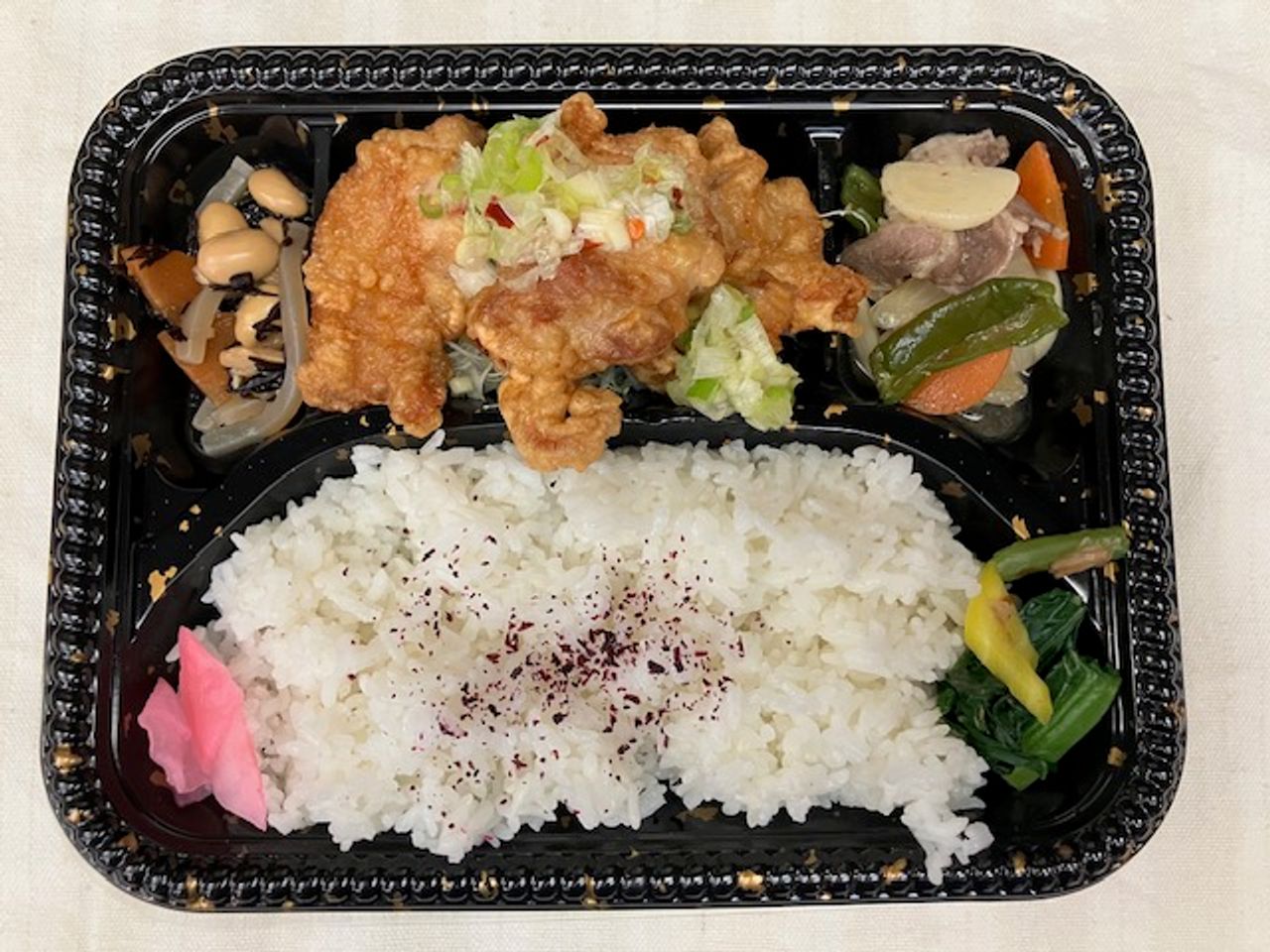 日替わり弁当(大)※日替わりメニュ全て入っております