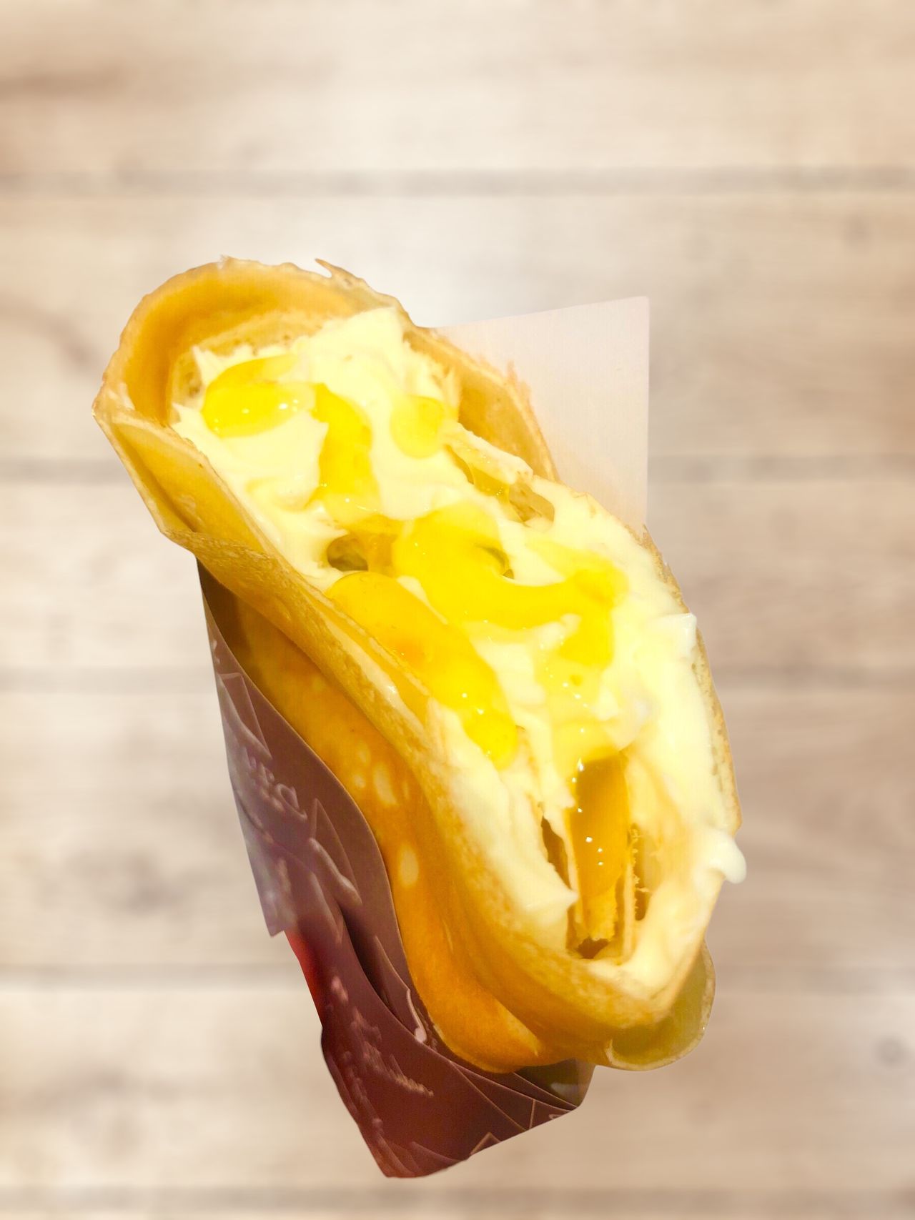 レアチーズの三角折クレープレモンソース