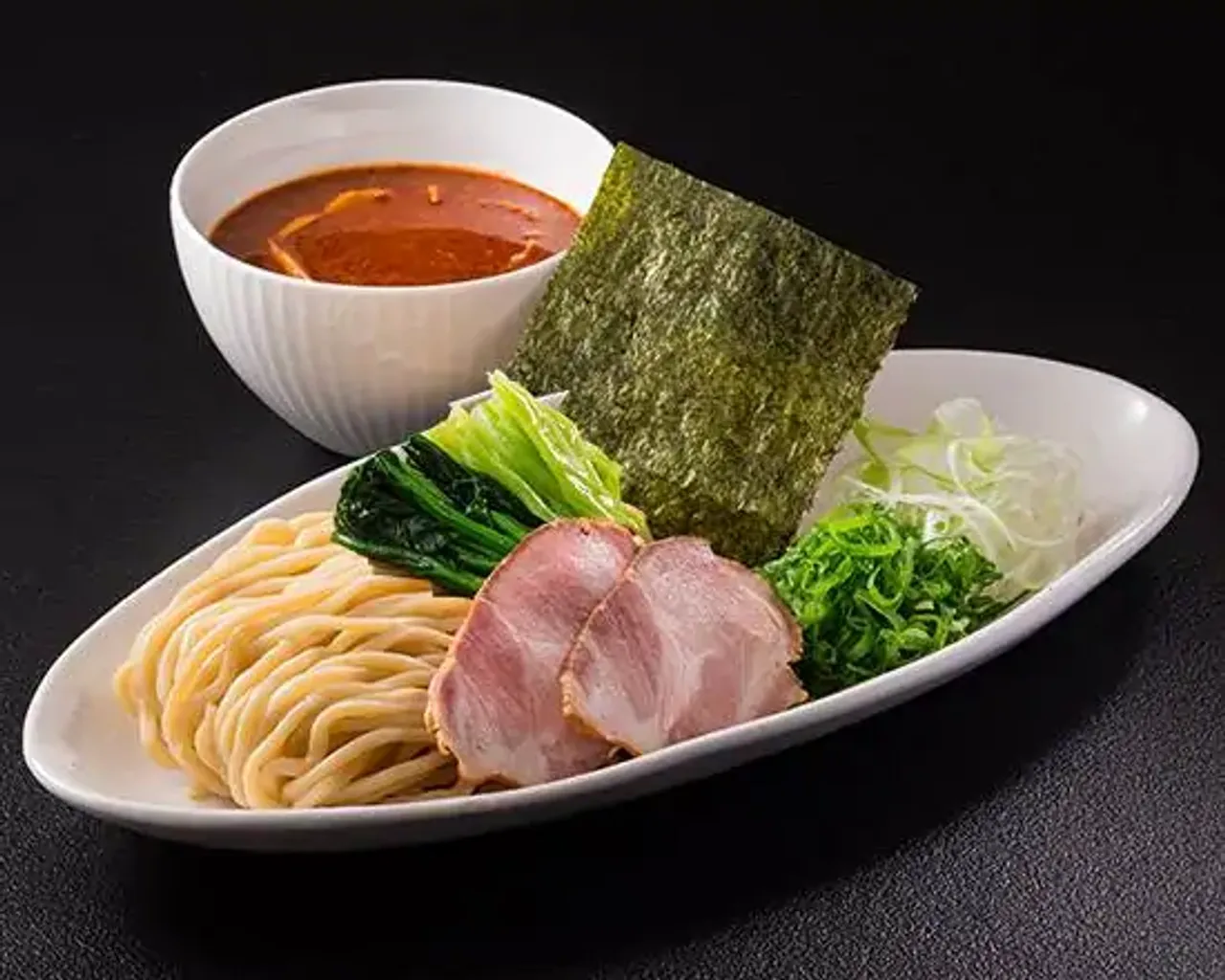 野菜豚骨つけ麺《辛口》