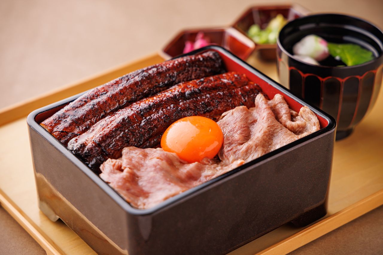 仙台牛鰻重 満月たまごのせ