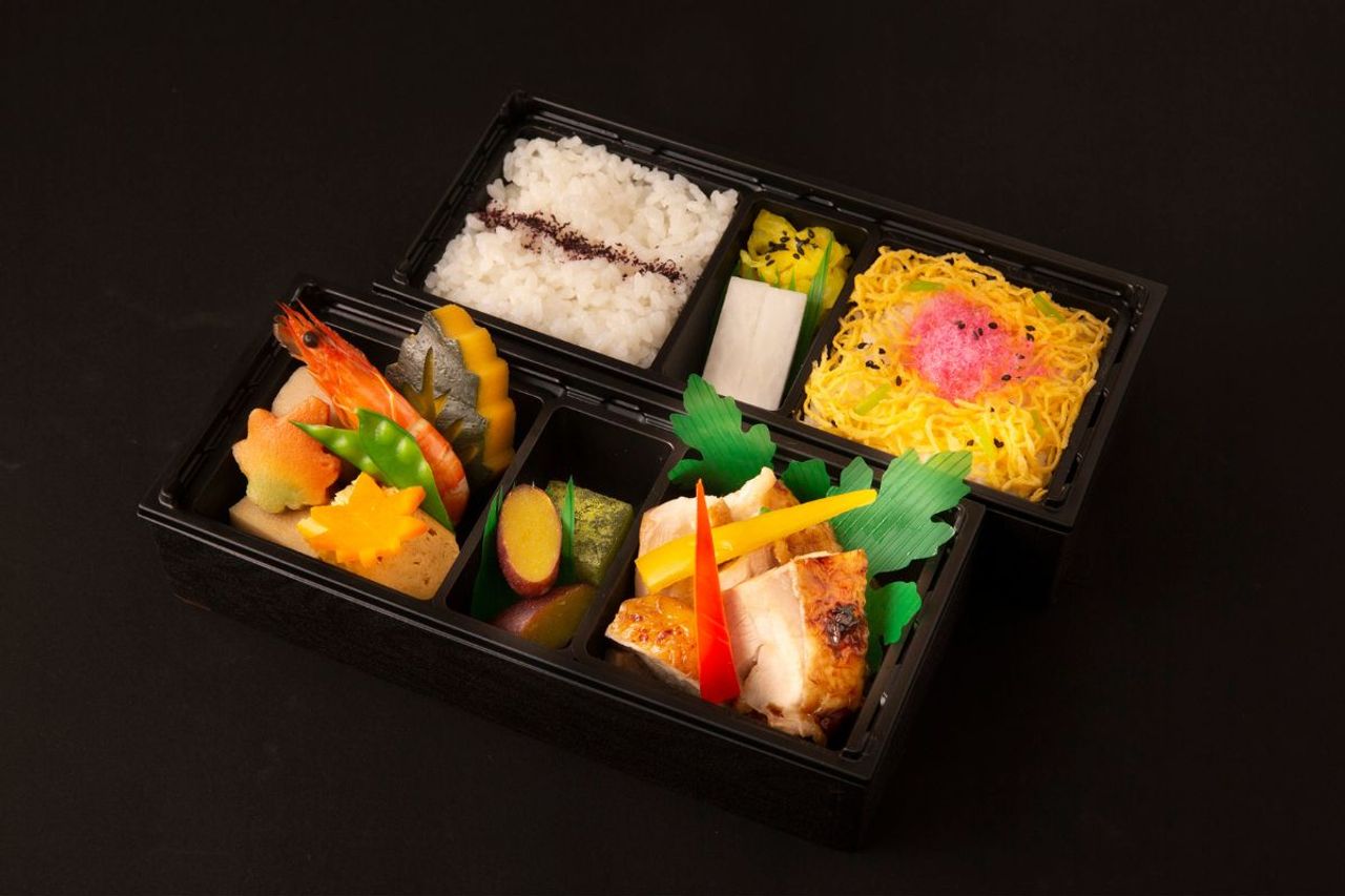 3.鶏照焼と野菜の煮物のお弁当