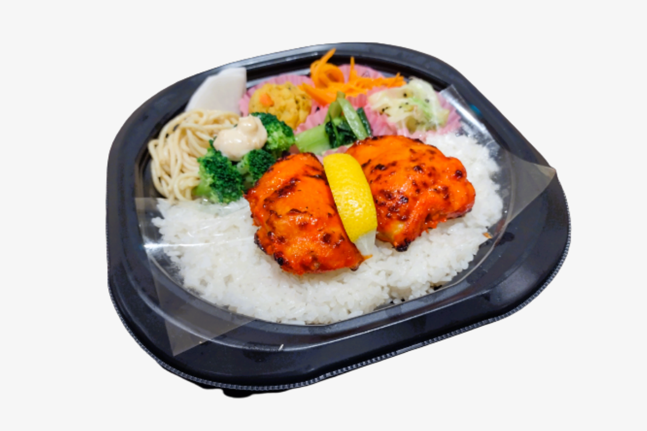 7種の副菜入りタンドリーチキン弁当　　TANDOOR CHIKEN