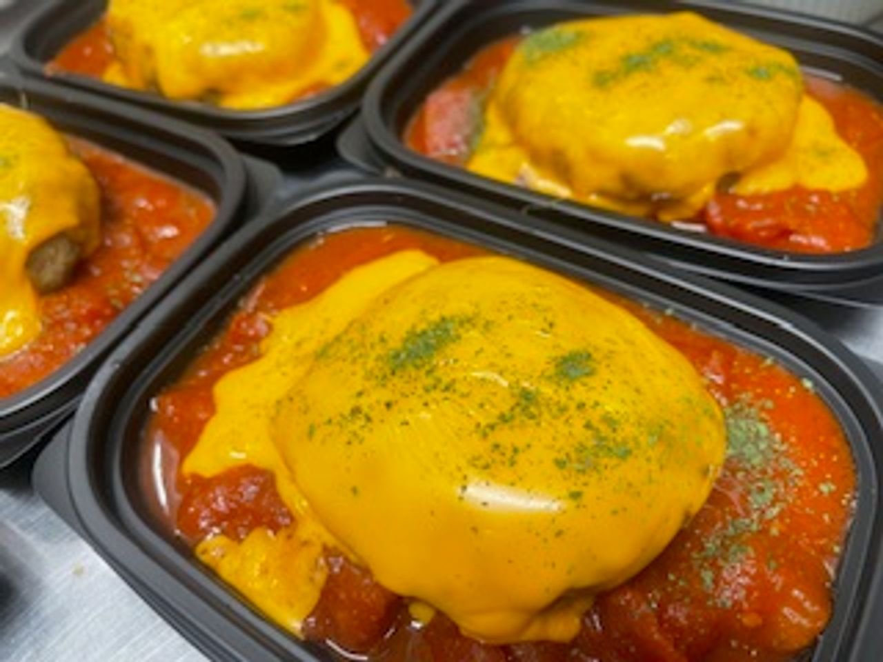 ビスキムハンバーグ　Wチーズトマトソース