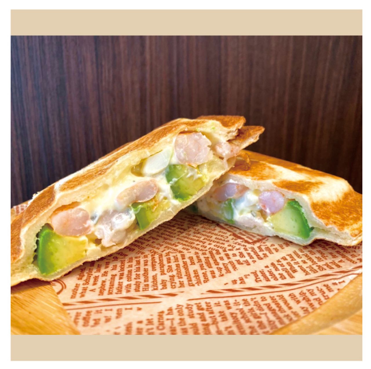 エビとアボカドタルタルサンド