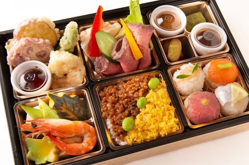 【つばき】天ぷらと手まり寿司、ローストビーフと二色のそぼろ丼の六升弁当