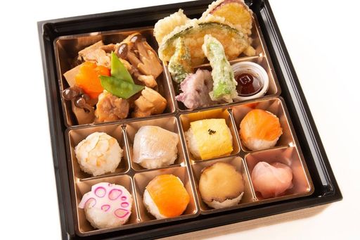 【あじさい】天ぷらとちらし寿司、紫黒米の松花堂弁当