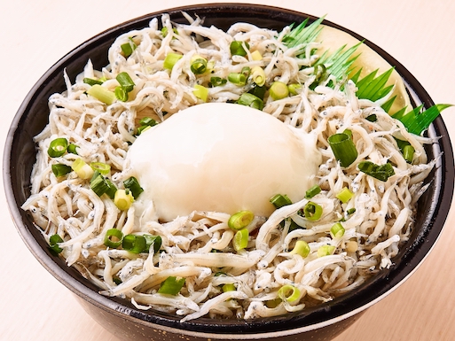 90.シラス温玉丼(Whitebait hot egg bowl)