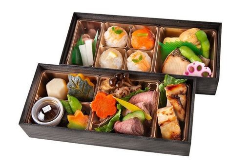 【銀】ローストビーフと牛すき焼、手まり寿司のお弁当