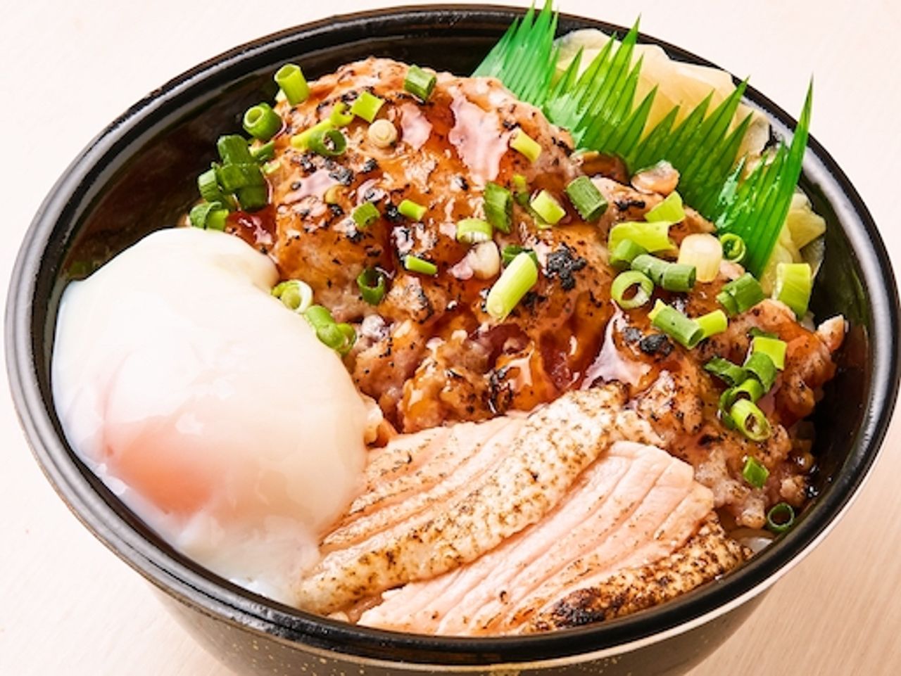 97.焦がしバター醤油ねぎとろ炙りハラス温玉丼(Charred Butter Soy Sauce Negitoro Grilled Halas Hot Egg Bowl)