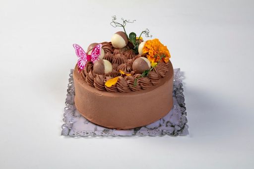 チョコレートクリームのデコレーションケーキ５号サイズ
