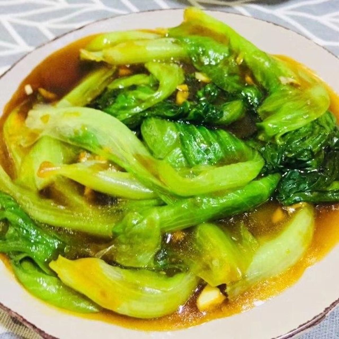 レタスのニンニク風炒め。蒜泥生菜
