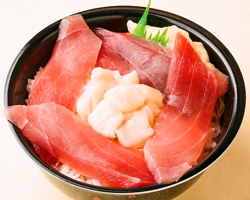42.まぐろ生ホタテ丼(Tuna raw scallop bowl )