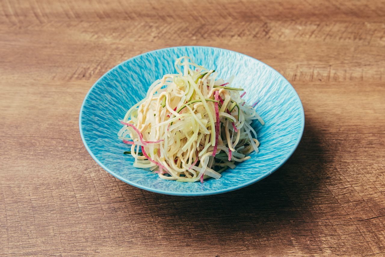 セロリと紅芯大根のCINAサラダ