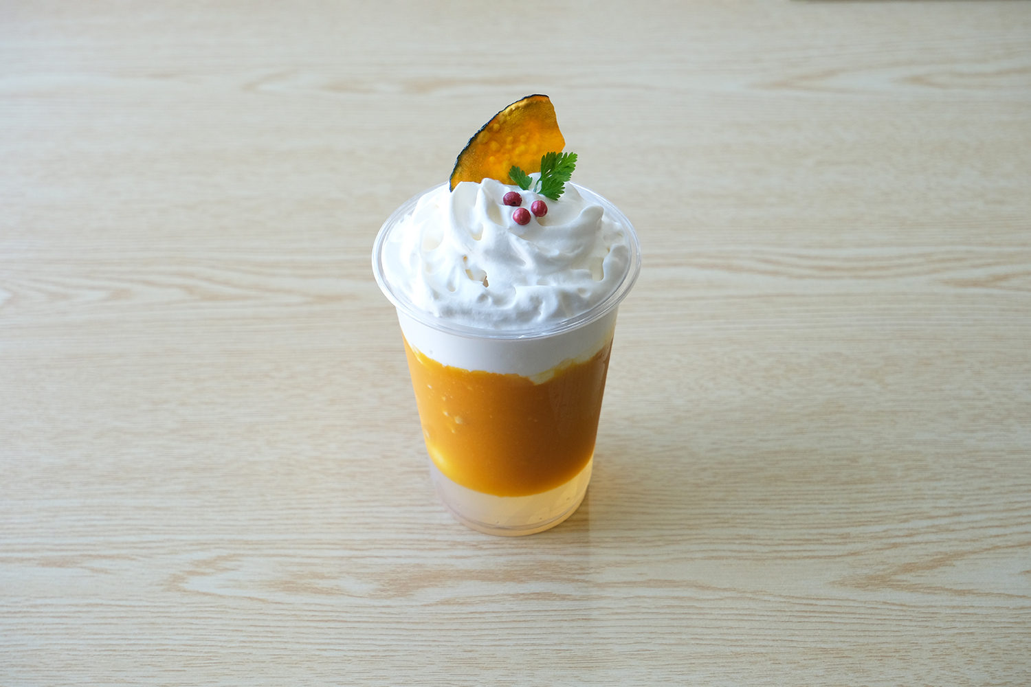 【すりながし】南瓜・鶏ミンチ・豆乳エスプーマ・ピンクペッパー・イタリアンパセリ・かぼちゃチップス