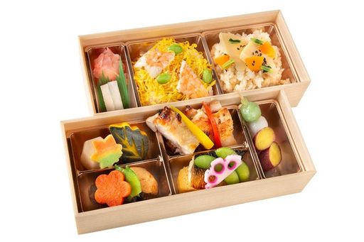 【翠】ちらし寿司と筍飯、さば塩焼のお弁当