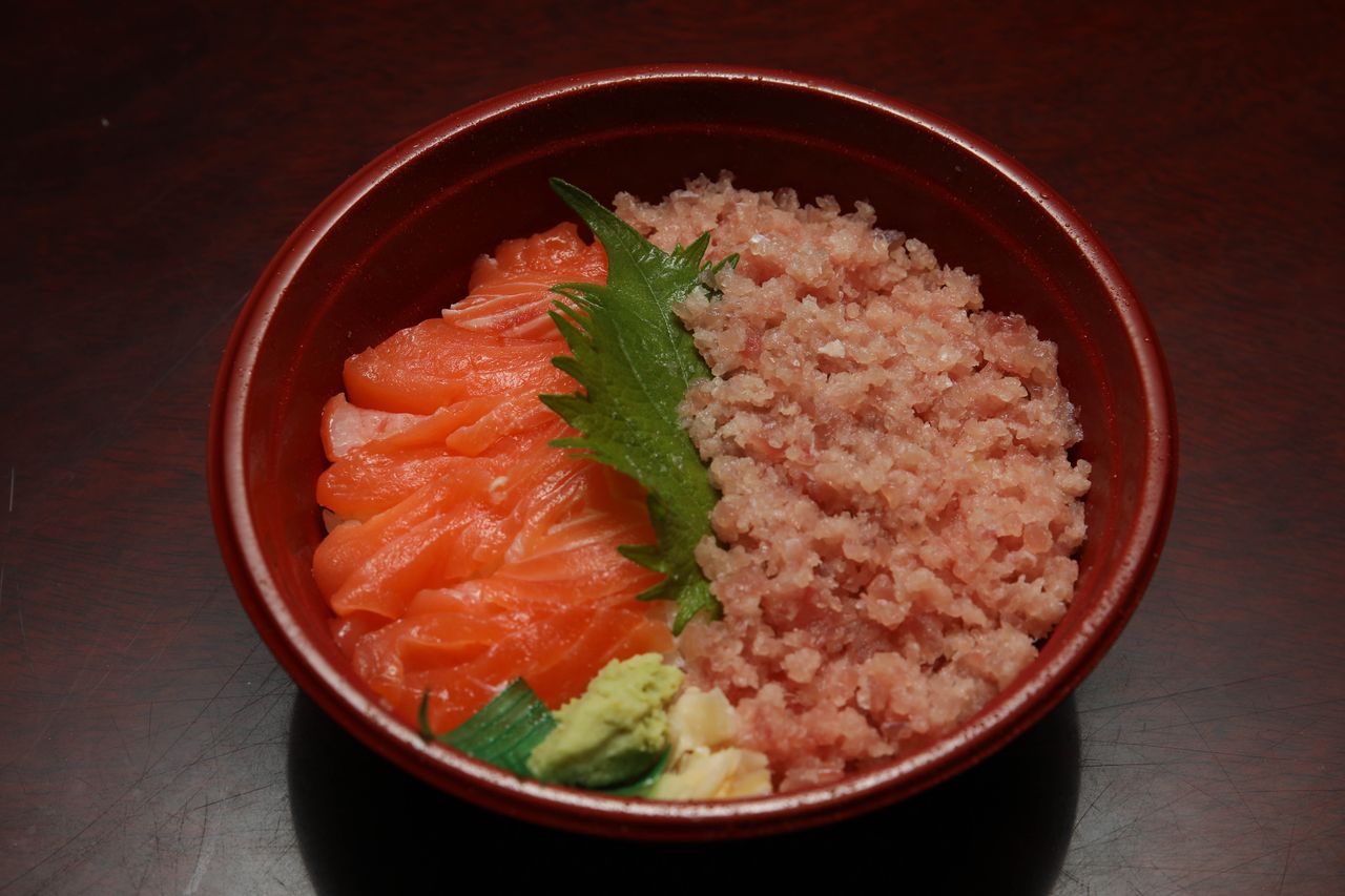 【相盛り】サーモンねぎとろ丼