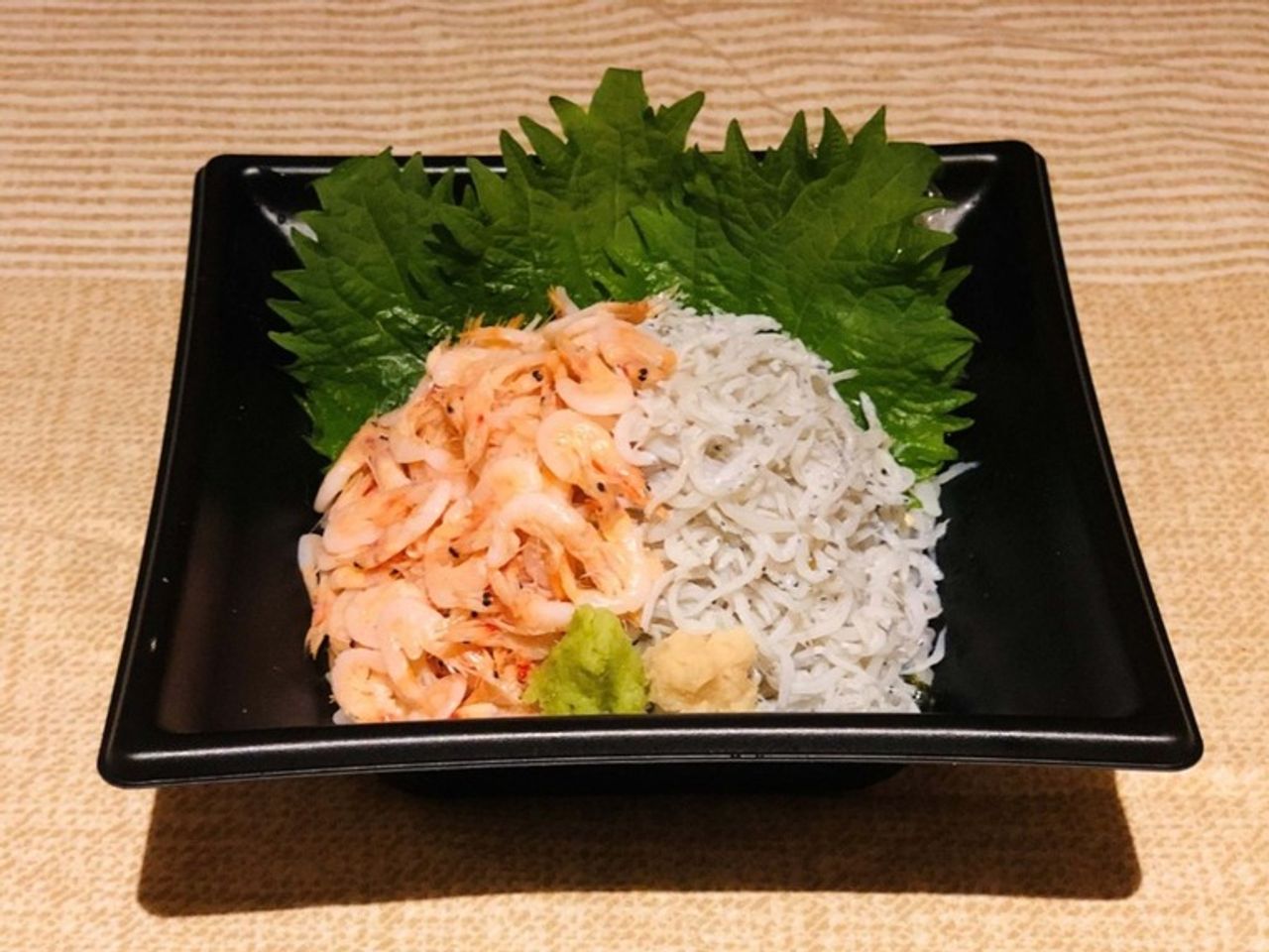 『シラスと桜海老』二色丼