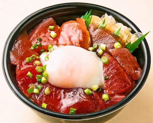 47.漬けまぐろ温玉丼(Pickled tuna hot egg bowl )