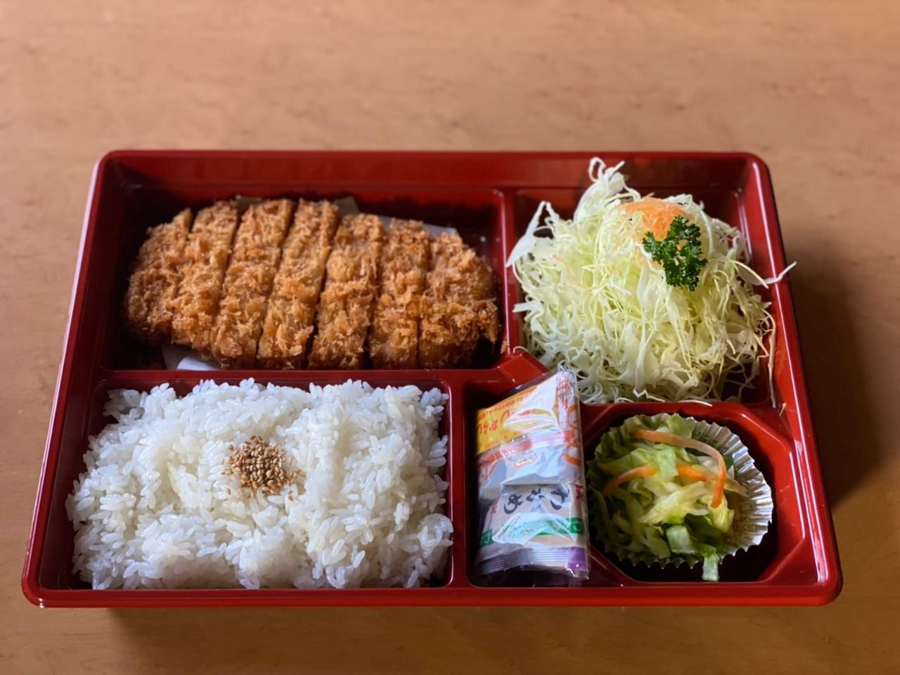 ロースかつ弁当150ｇ