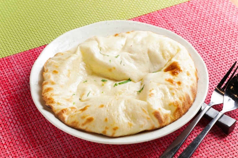 CHEESE NAAN 炭火焼チーズナン