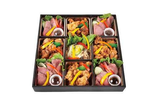 【さつき】ローストビーフ、からあげ4升ずつ