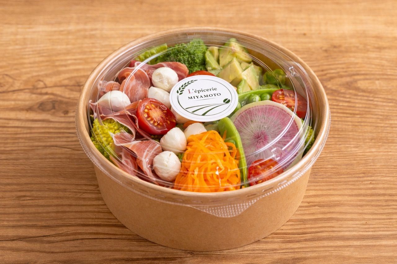 生ハムとモッツァレラのサラダボール