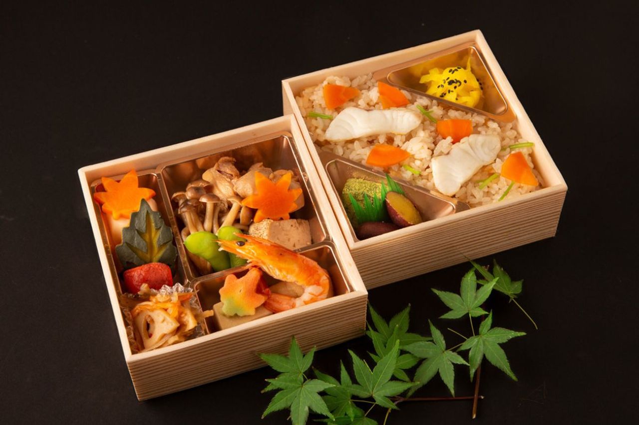 15.鶏すき焼と鯛飯のあじわい弁当