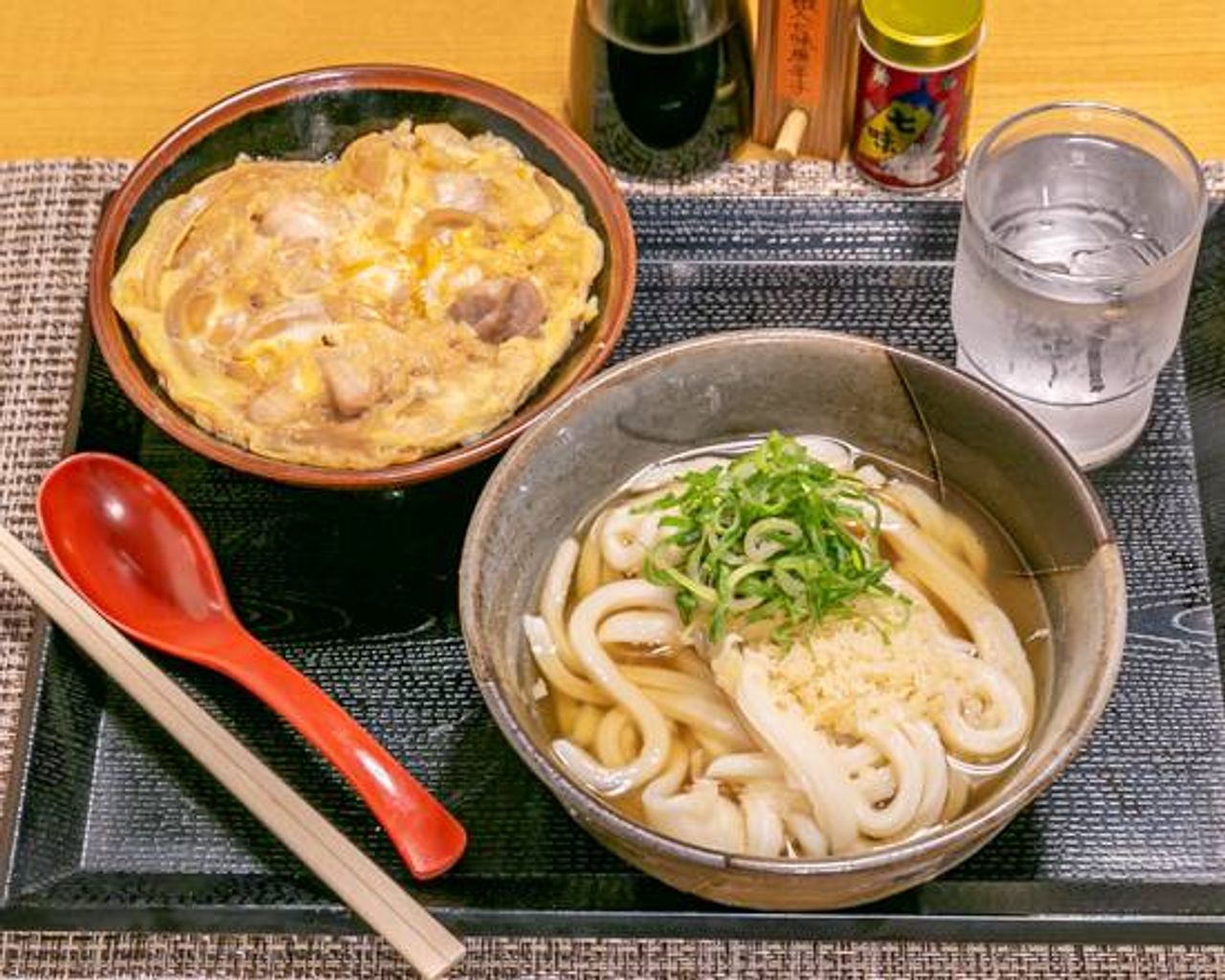 親子丼とうどんのセット