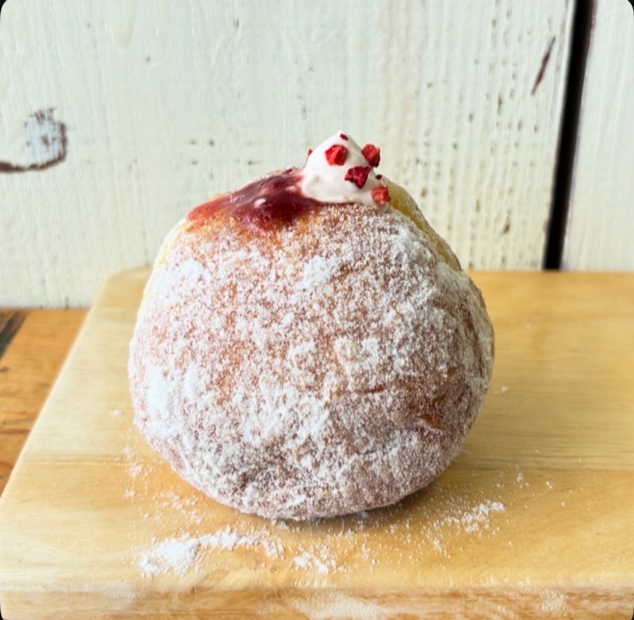 生ドーナツ:ホイップいちご(季節限定)