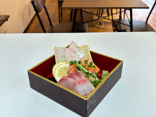 贅沢！お刺身弁当