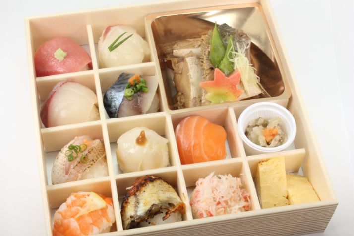 地魚の手毬寿司と魚のあら炊き膳～極～