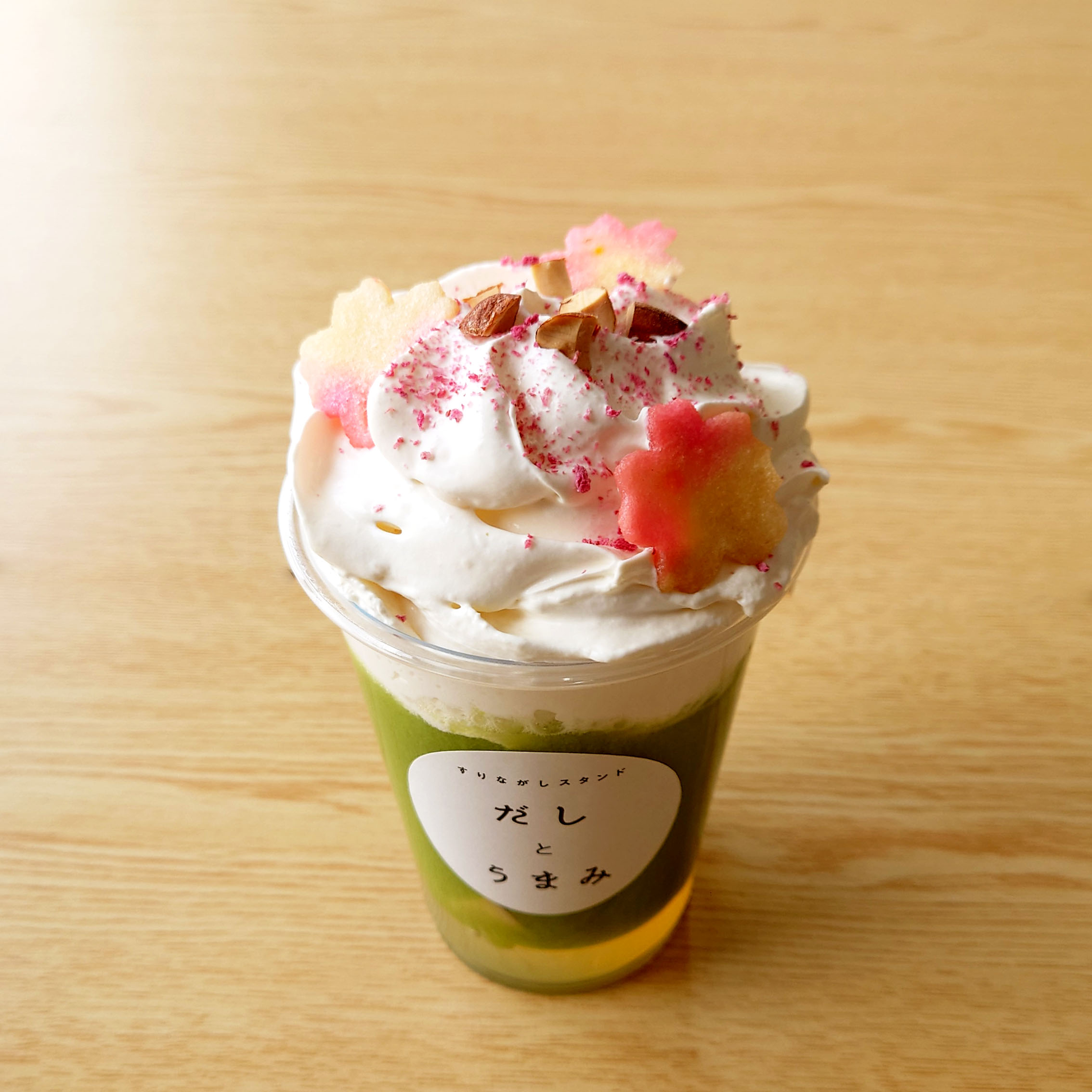 【すりながし】うすい豆・だしジュレ・海老・豆乳エスプーマ・ナッツ・桜麩・桜パウダー