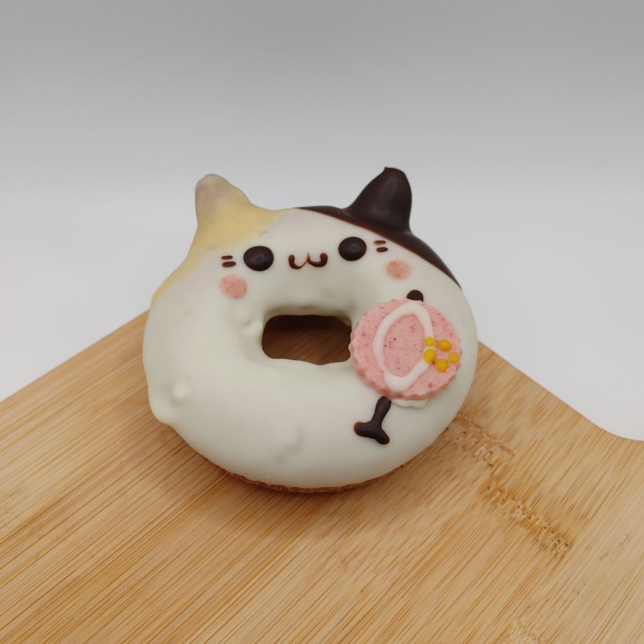 ひな祭りドーナツ:ぼんぼり(ハチワレ)