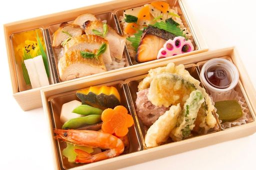 【いちょう】天ぷらと鶏照丼、筍飯のお弁当
