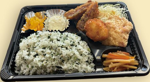 わかめごはんイカ野菜フライ弁当