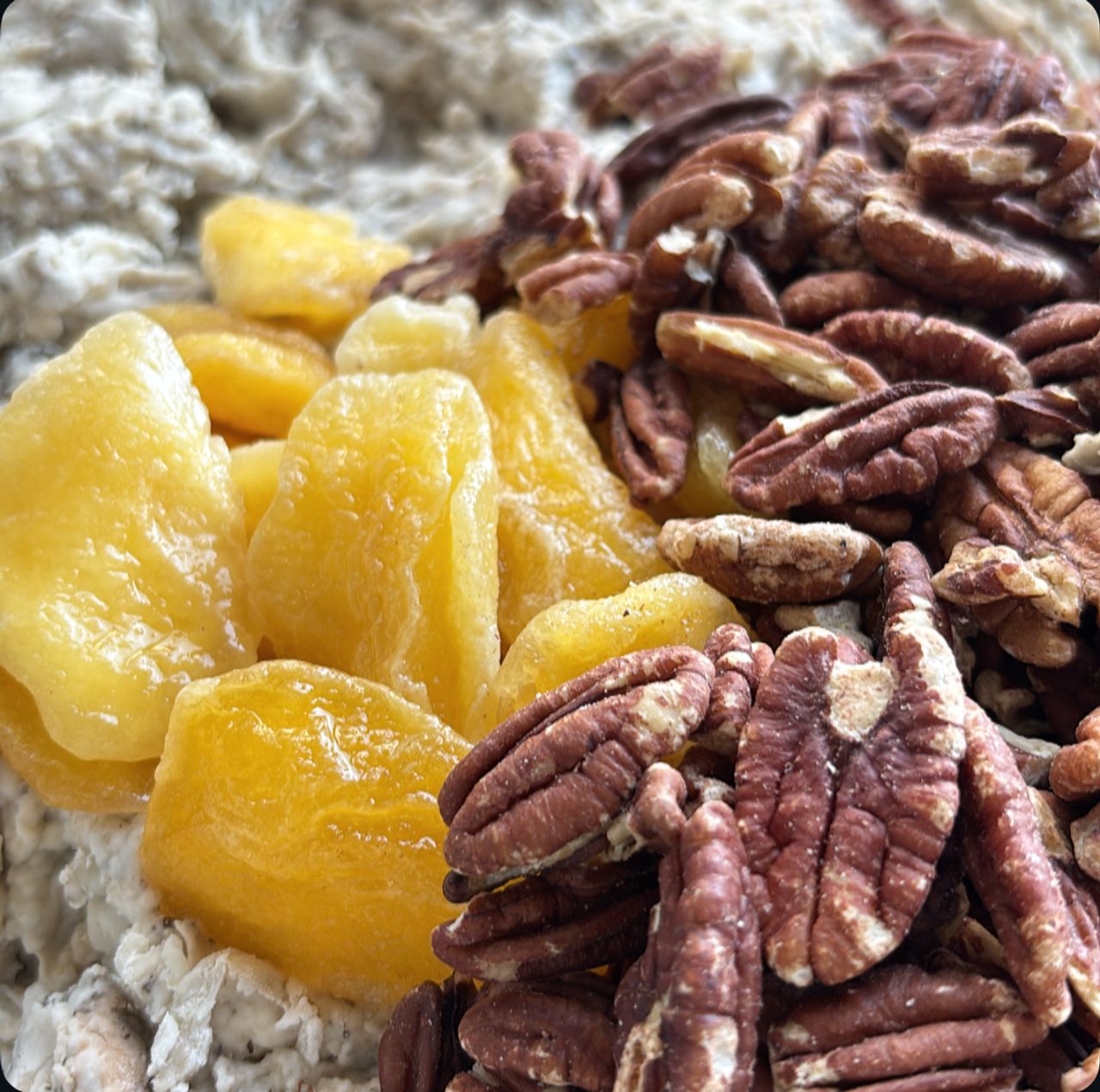 セミドライ林檎とシナモンとピーカンナッツのカンパーニュ1/2