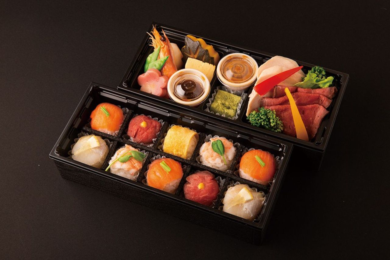 26.十種の手まり寿司とローストビーフのお弁当