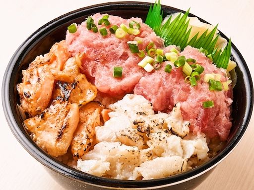 N95.焦がしバター醤油サーモン炙りアブラカレイねぎとろ丼