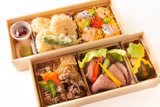 【もくれん】海老天丼とちらし寿司、ローストビーフと牛すき焼きの二段弁当