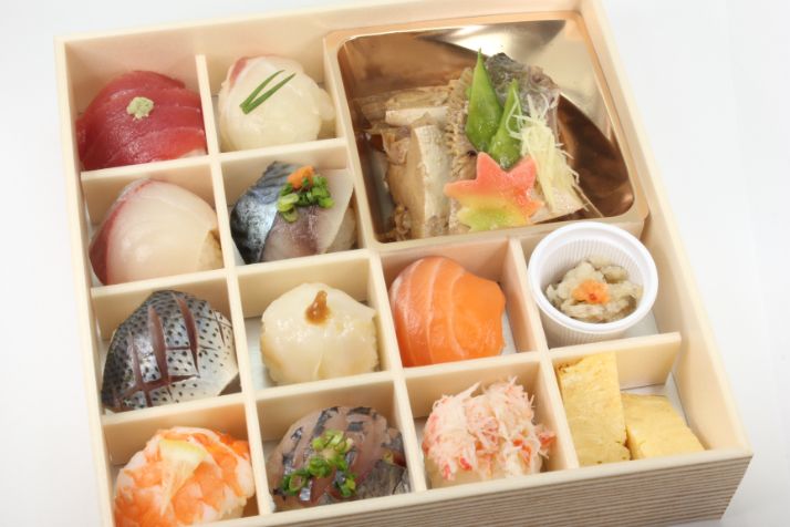 地魚の手毬寿司と魚のあら炊き膳～華～