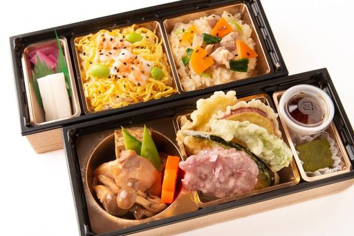 【ふじ】天ぷらとちらし寿司、紫黒米のお弁当