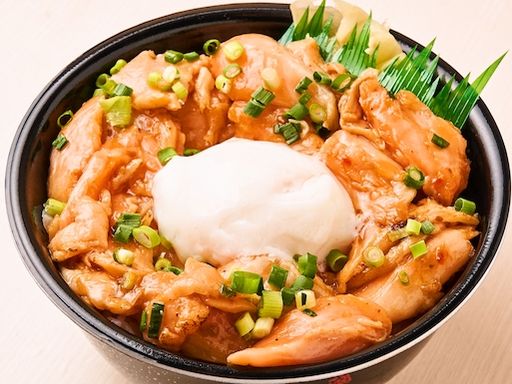 70.サーモンユッケ丼