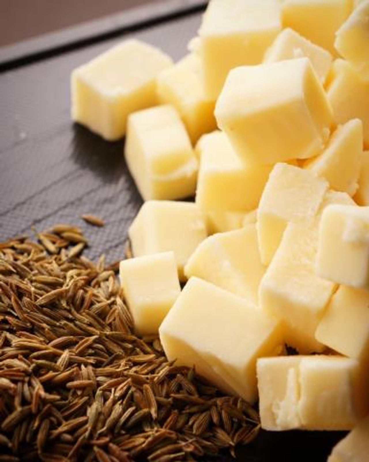 ローズマリーと角切りゴーダーチーズの厚焼きフォカッチャ