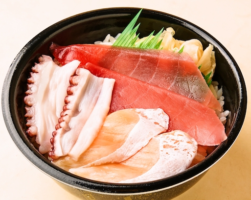 82.まぐろタコトロサーモン丼(Tuna octopus fatty salmon bowl )