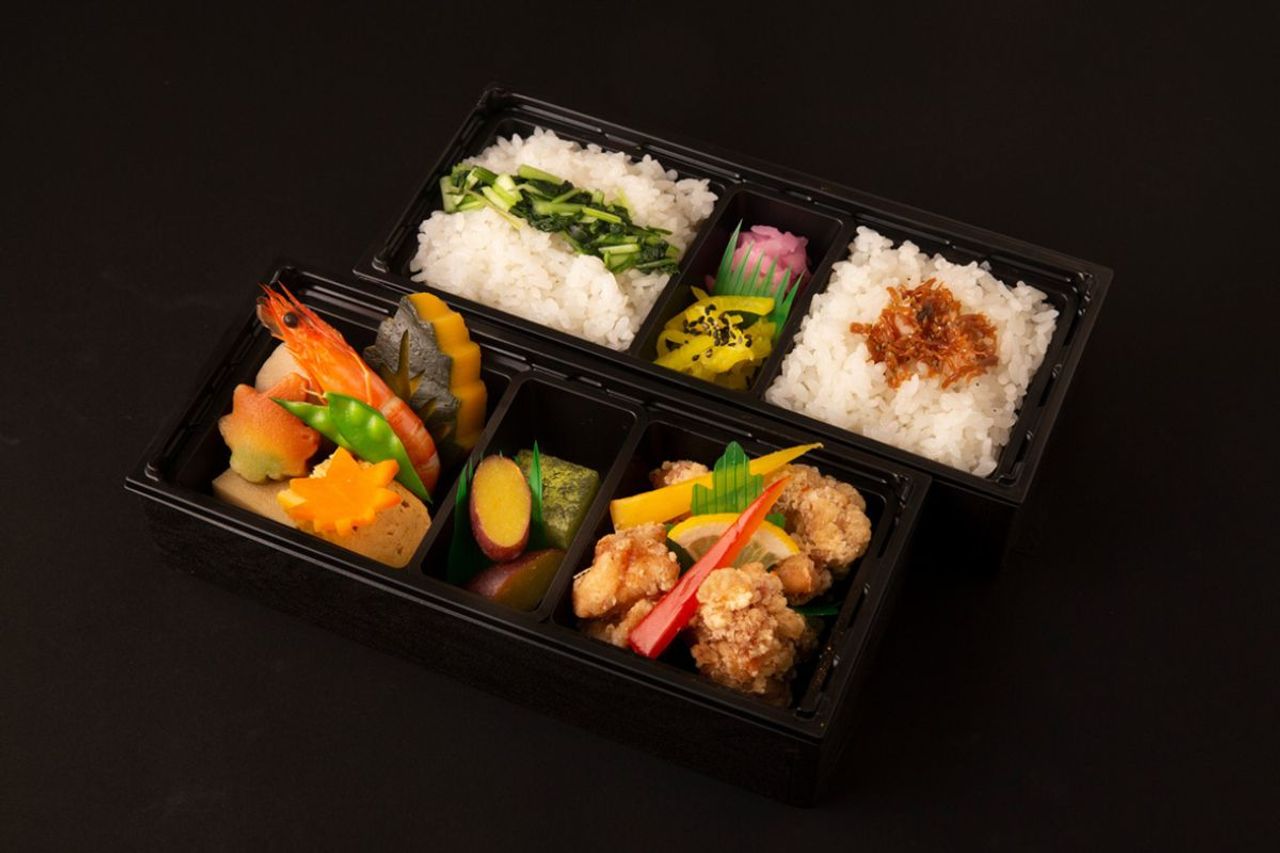 2.鶏香り揚と野菜の煮物のお弁当