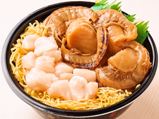 121.煮ホタテ生ホタテ丼(Boiled scallops Raw scallop bowl)