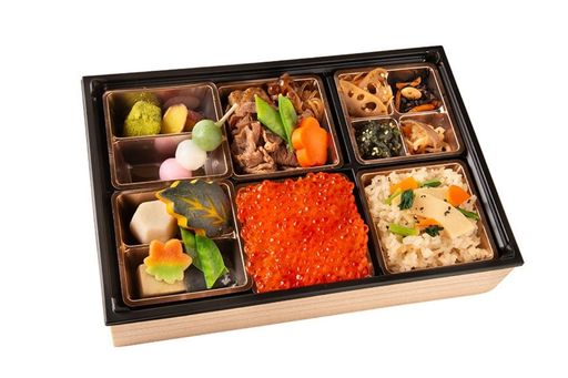【琥珀】いくら丼と牛すき焼の六升弁当